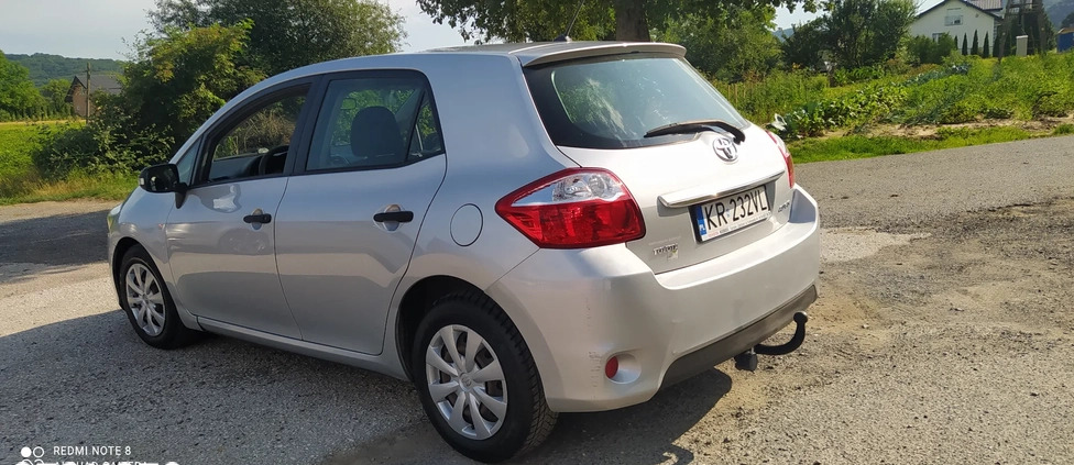 Toyota Auris cena 24700 przebieg: 176500, rok produkcji 2011 z Sieniawa małe 232